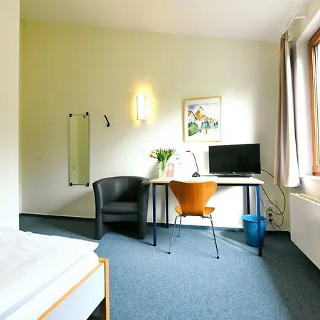Отель Cjd Godesberg 2*